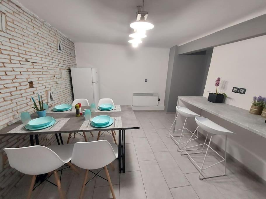 Anastasia'S Apartment With Yard Ateny Zewnętrze zdjęcie
